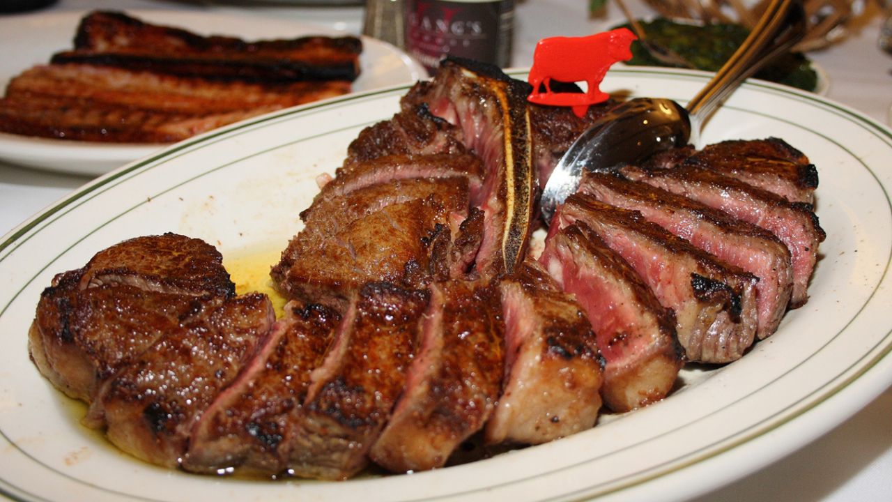 ウルフギャング・ステーキハウスに、贅沢フィレミニョンのエッグベネディクト登場！（期間限定）