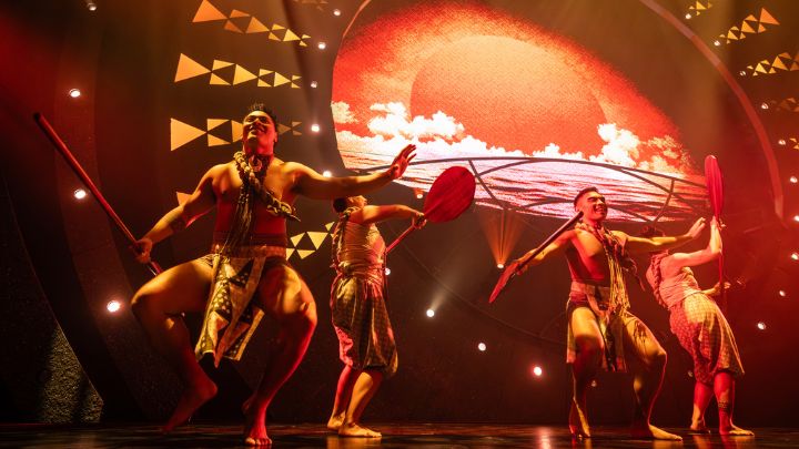 ハワイの物語にふれる旅。 最終夜に観るシルク・ドゥ・ソレイユ「アウアナ」が心に残るわけ