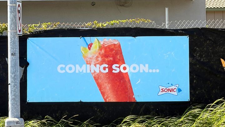 SONIC、カポレイにオアフ島初のドライブイン店舗を5月中旬オープンへ