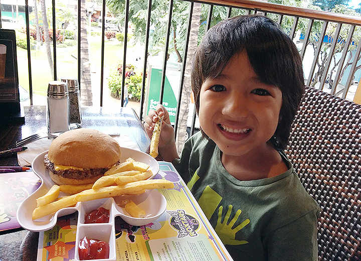 ハワイの子連れに優しいレストラン【無料で食べられる裏技も！】