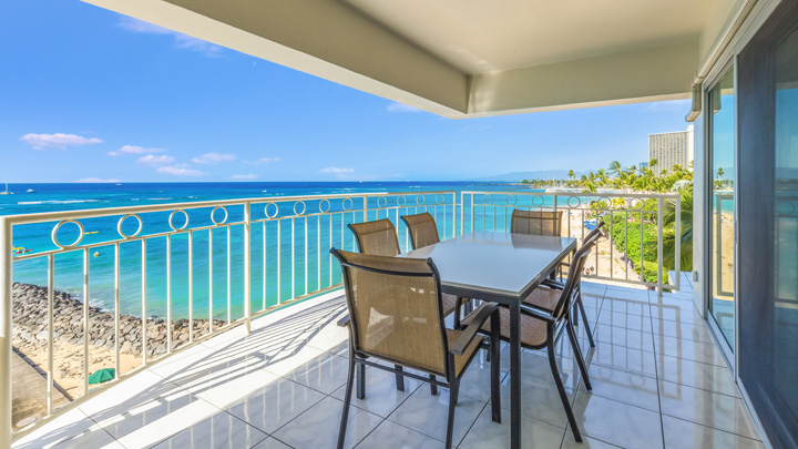 オーシャンビューで楽しむロコモコ＆シーフード