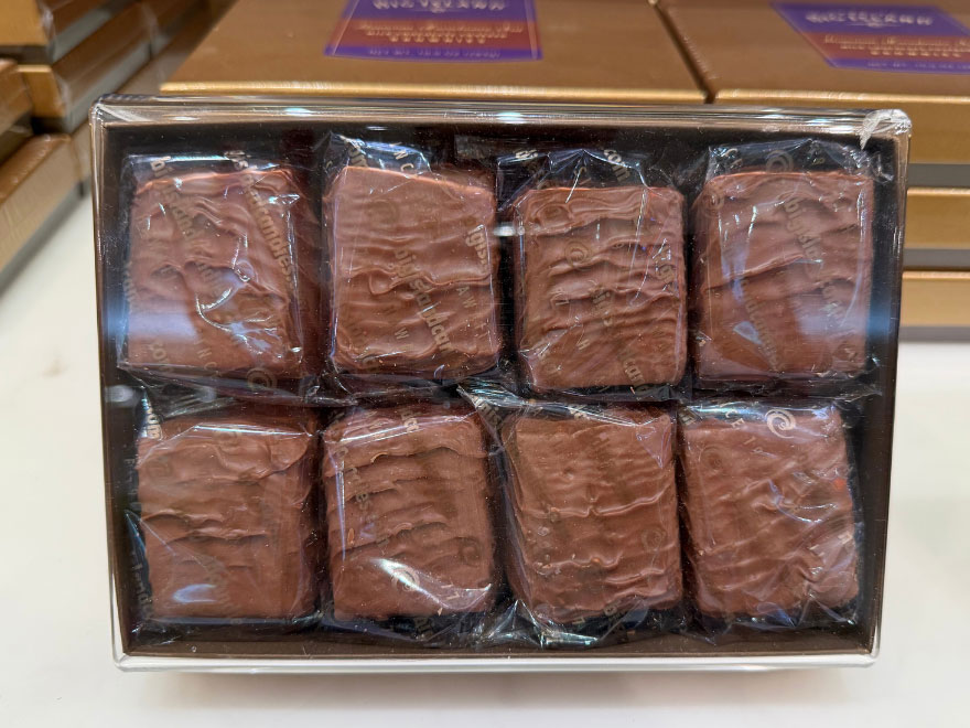 マカダミアナッツ・ブラウ二ー・ミルクチョコレート・コーティング