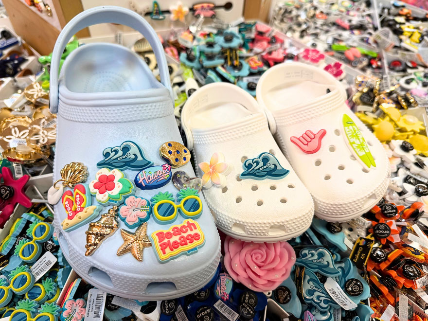 シューズにジビッツをデコレーションしたもの